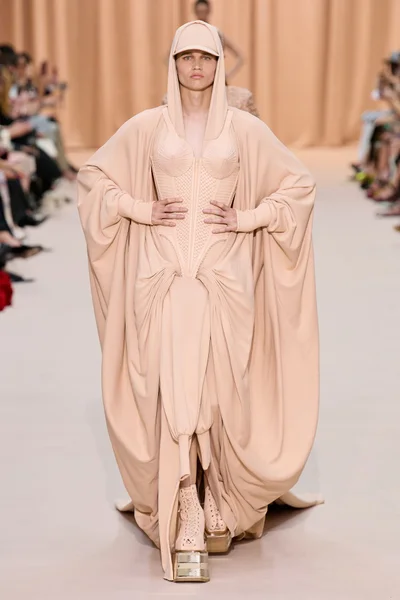 Look 16